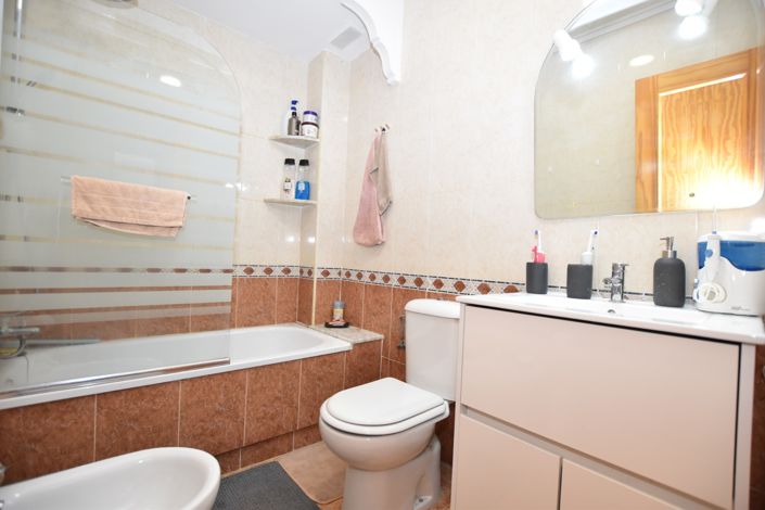 Image No.17-2 Bed Townhouse for sale