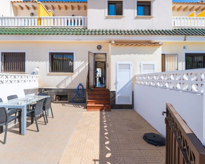 Image No.12-3 Bed Townhouse for sale