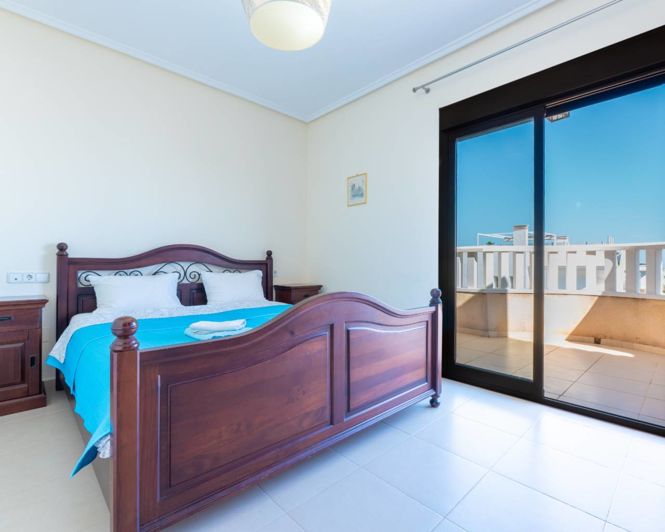 Image No.15-3 Bed Townhouse for sale