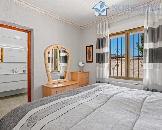 Image No.14-3 Bed Villa for sale