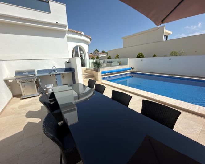 Image No.18-3 Bed Villa for sale