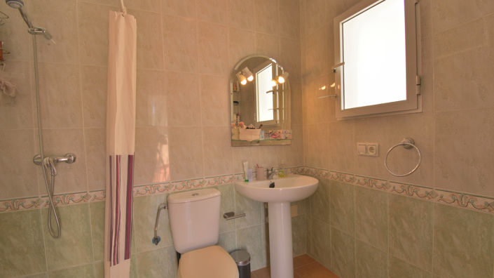 Image No.20-3 Bed Quad for sale