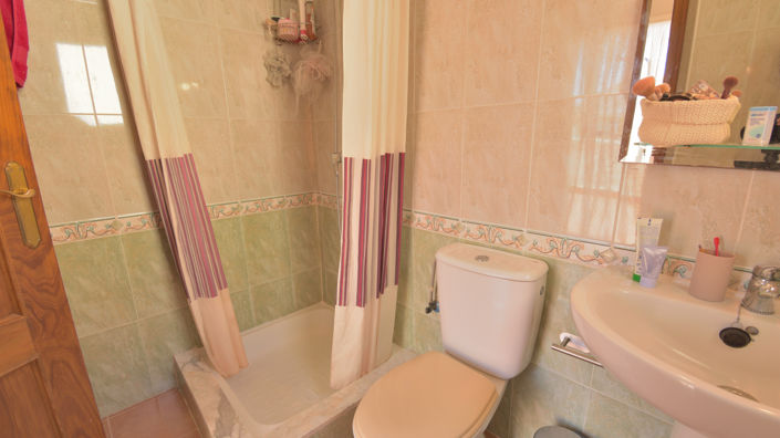 Image No.21-3 Bed Quad for sale