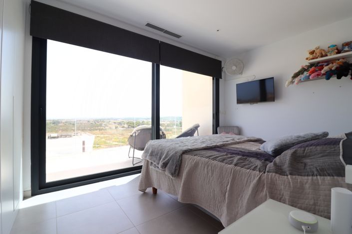 Image No.14-4 Bed Villa for sale