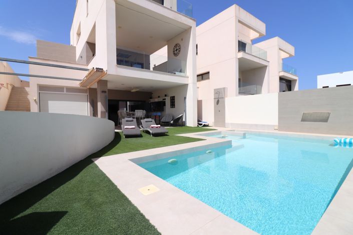 Image No.45-4 Bed Villa for sale