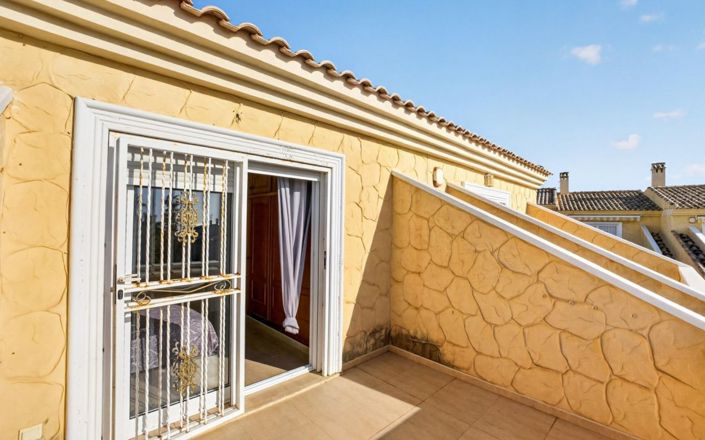 Image No.27-3 Bed Townhouse for sale