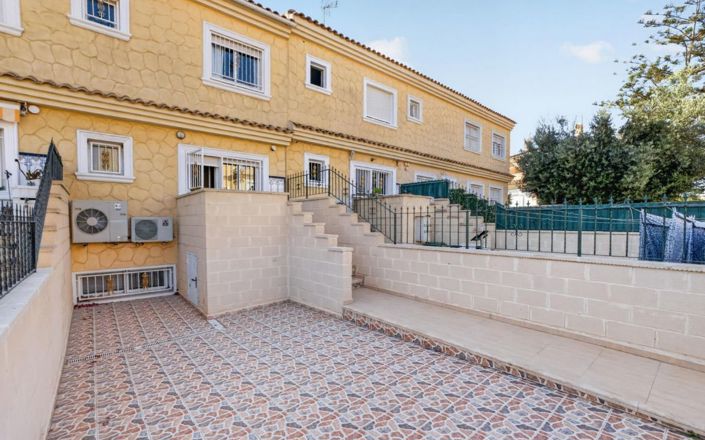 Image No.30-3 Bed Townhouse for sale