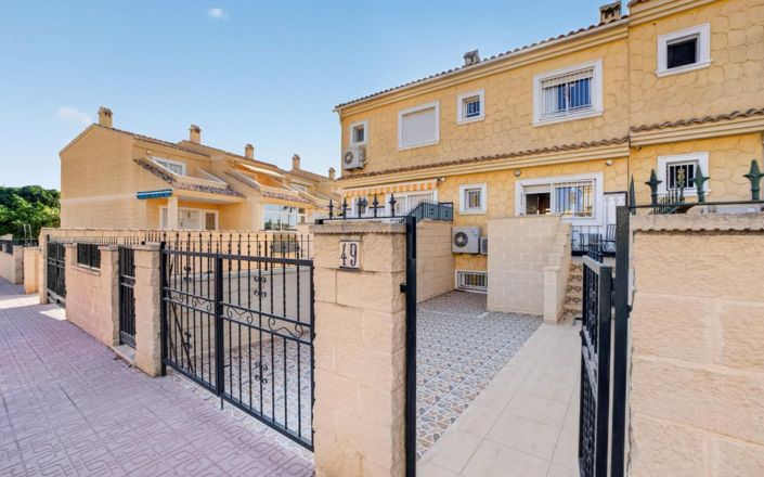 Image No.31-3 Bed Townhouse for sale