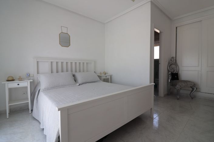 Image No.18-4 Bed Villa for sale