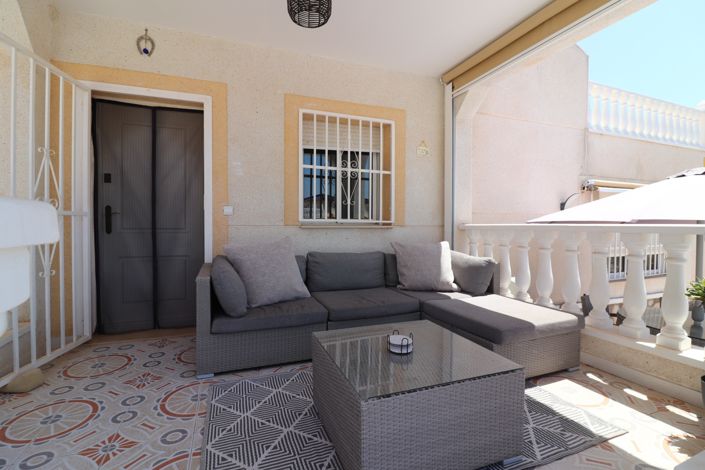 Image No.2-4 Bed Villa for sale