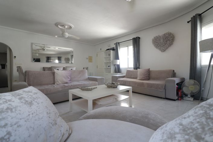 Image No.3-4 Bed Villa for sale