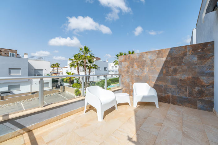 Image No.13-3 Bed Property for sale