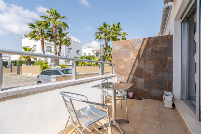 Image No.20-3 Bed Property for sale