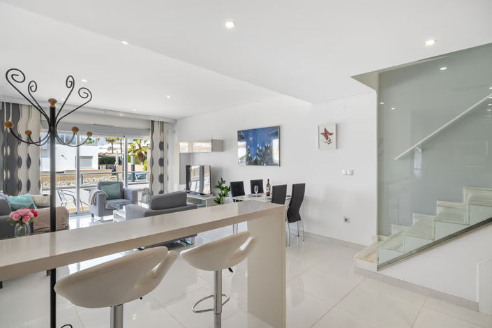 Image No.8-3 Bed Property for sale