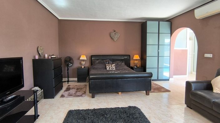 Image No.34-4 Bed Villa for sale