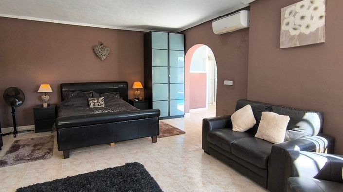 Image No.35-4 Bed Villa for sale