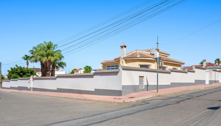 Image No.3-3 Bed Villa for sale