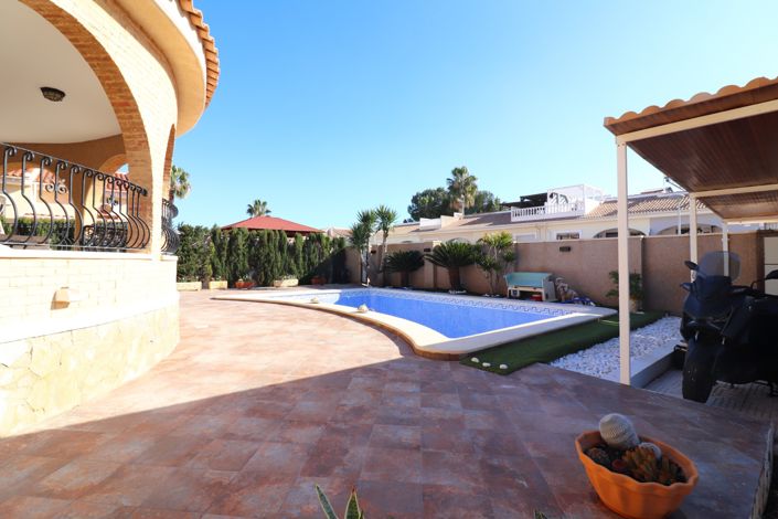 Image No.2-3 Bed Villa for sale