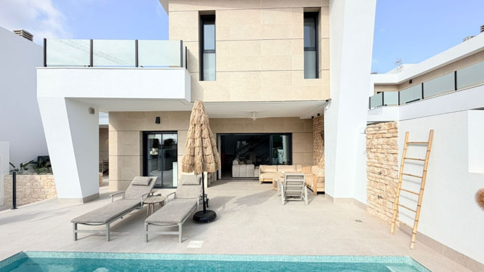 Image No.2-3 Bed Villa for sale