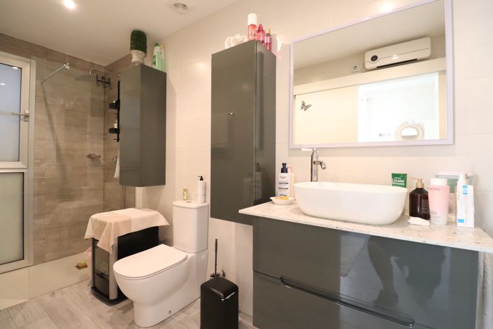 Image No.12-3 Bed Property for sale