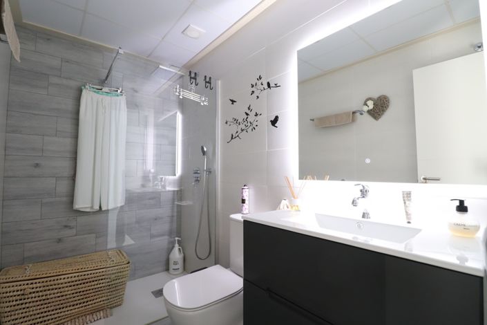 Image No.17-3 Bed Property for sale