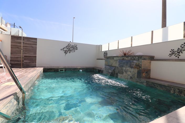 Image No.24-3 Bed Property for sale