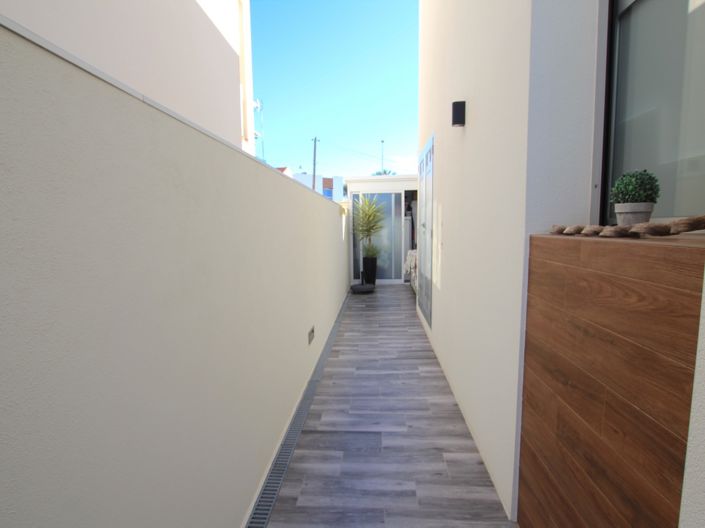 Image No.34-3 Bed Property for sale