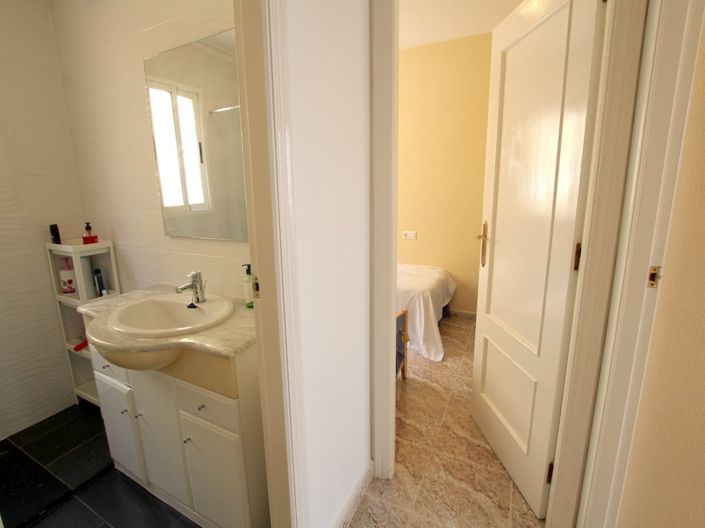 Image No.25-2 Bed Townhouse for sale