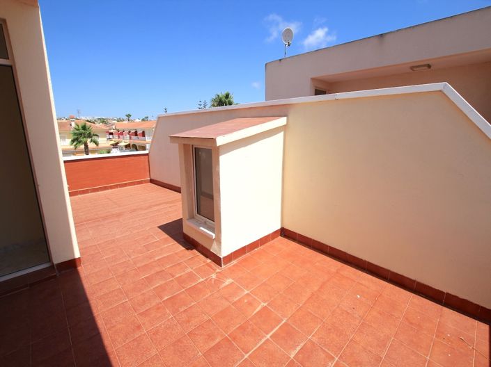 Image No.19-3 Bed Townhouse for sale