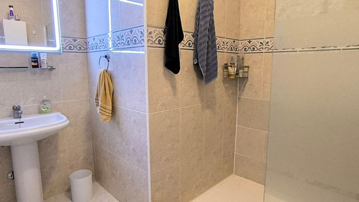 Image No.18-2 Bed Townhouse for sale