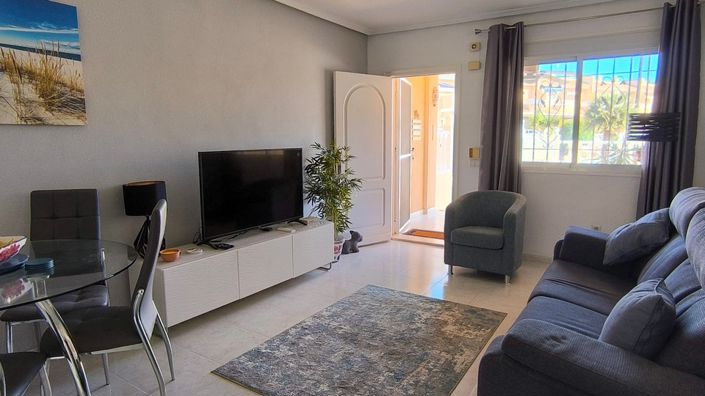 Image No.8-2 Bed Townhouse for sale