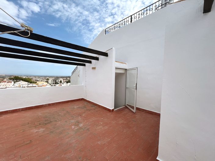 Image No.18-2 Bed Townhouse for sale