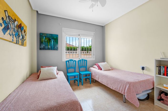 Image No.11-3 Bed Townhouse for sale
