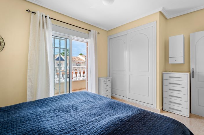Image No.15-3 Bed Townhouse for sale