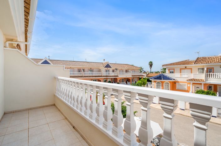 Image No.18-3 Bed Townhouse for sale