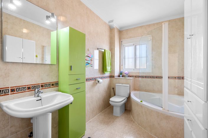 Image No.20-3 Bed Townhouse for sale