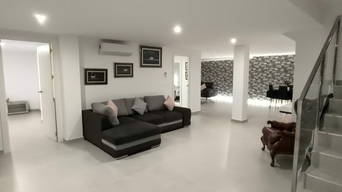 Image No.27-5 Bed Villa for sale
