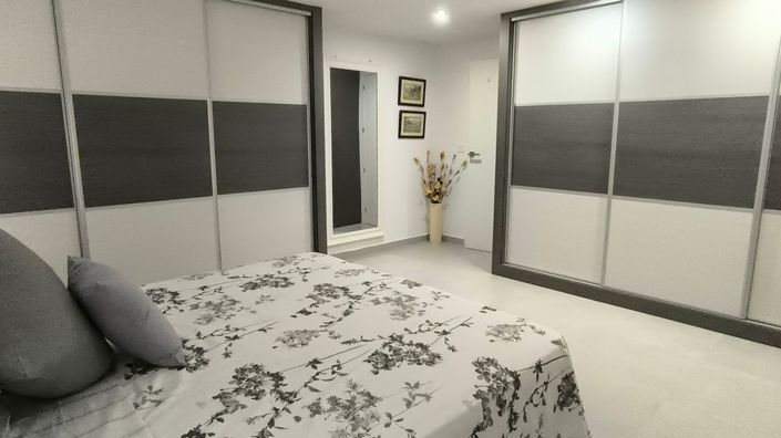 Image No.36-5 Bed Villa for sale