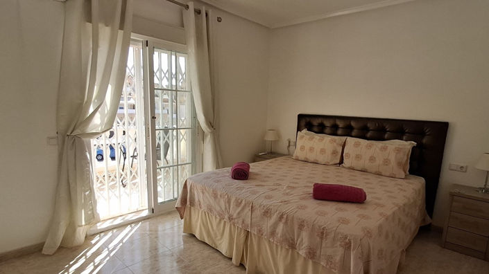 Image No.14-3 Bed Townhouse for sale