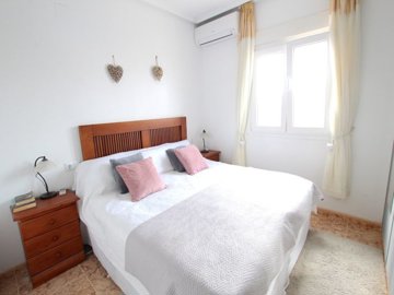 49774_fabulous_2_bedroom_townhouse_on_st_james_hill_011026082243_img_1061