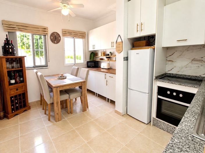 Image No.6-2 Bed Townhouse for sale
