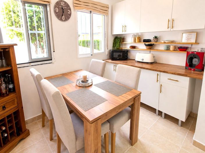 Image No.8-2 Bed Townhouse for sale