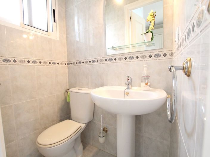 Image No.9-2 Bed Townhouse for sale