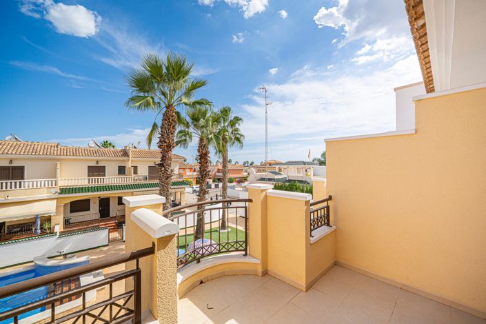 Image No.17-2 Bed Townhouse for sale