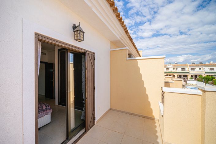 Image No.20-2 Bed Townhouse for sale