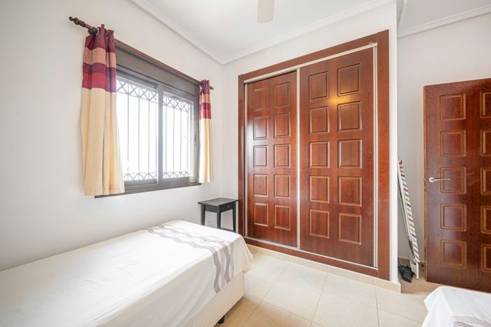 Image No.25-2 Bed Townhouse for sale