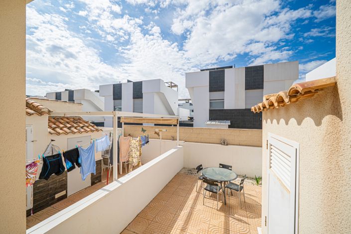 Image No.29-2 Bed Townhouse for sale