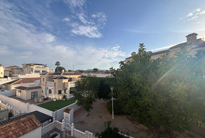 Image No.20-3 Bed Townhouse for sale