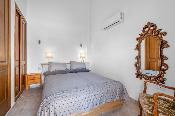 Image No.18-2 Bed Property for sale