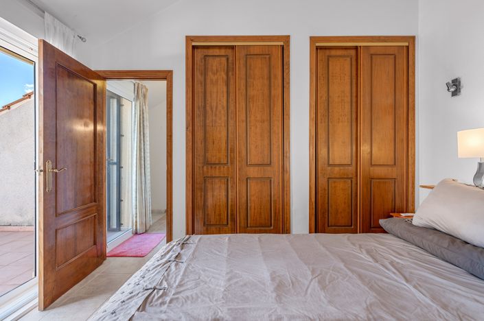 Image No.19-2 Bed Property for sale